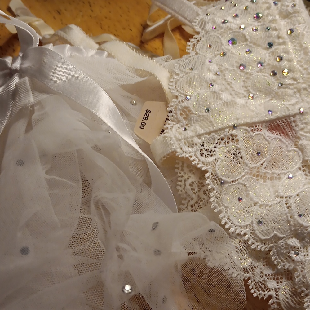 NWT VICTORIA SECRETS WHITE GARTER PANTY SET LARGE - Picture 8 of 8